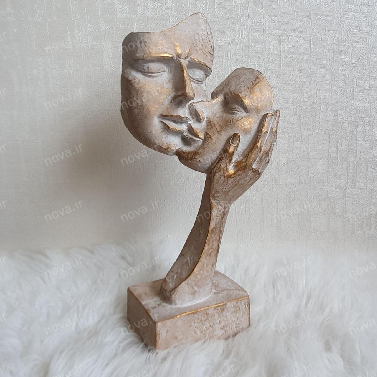 عکس محصول مجسمه استند بوسه